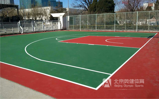 半場籃球場