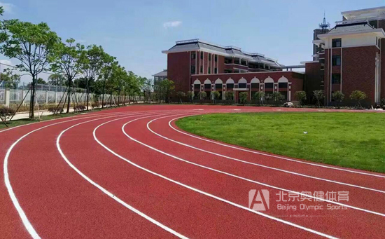 學校顆粒塑膠跑道維修翻新