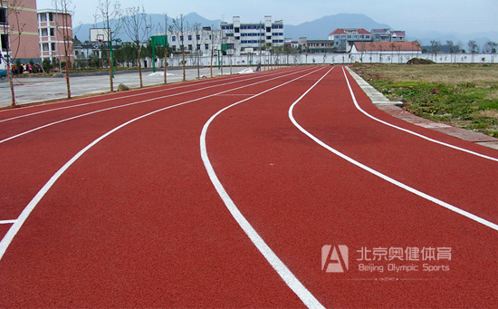 學?；旌闲退苣z跑道
