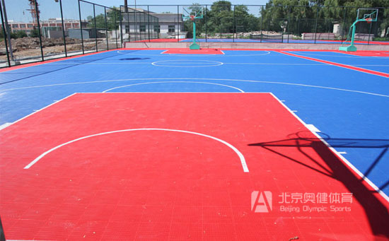 籃球場懸浮地板采用環保材料聚丙烯制成