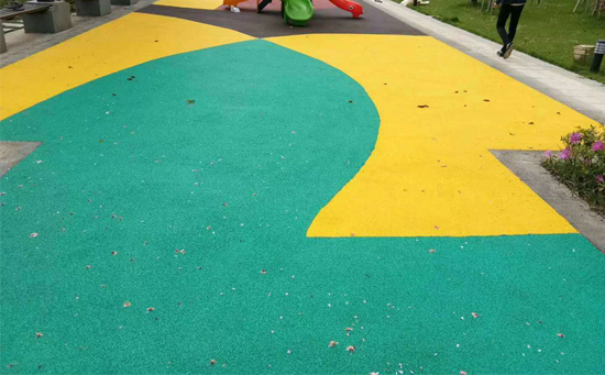 社區兒童活動場塑膠跑道圖片