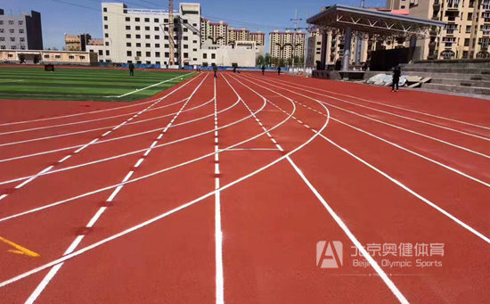 學校塑膠跑道完工圖