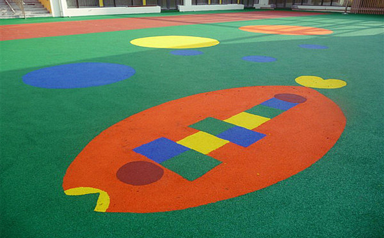 對于幼兒園的塑膠場地鋪裝，幼兒園院長們也是用盡了心思，