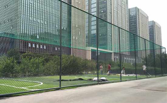 完工后的體育場護欄網圖片