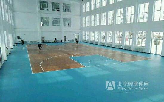 pvc羽毛球場地地膠怎么鋪設