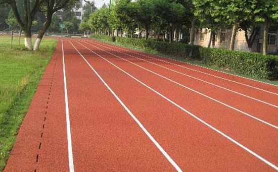學校操場塑膠跑道圖片